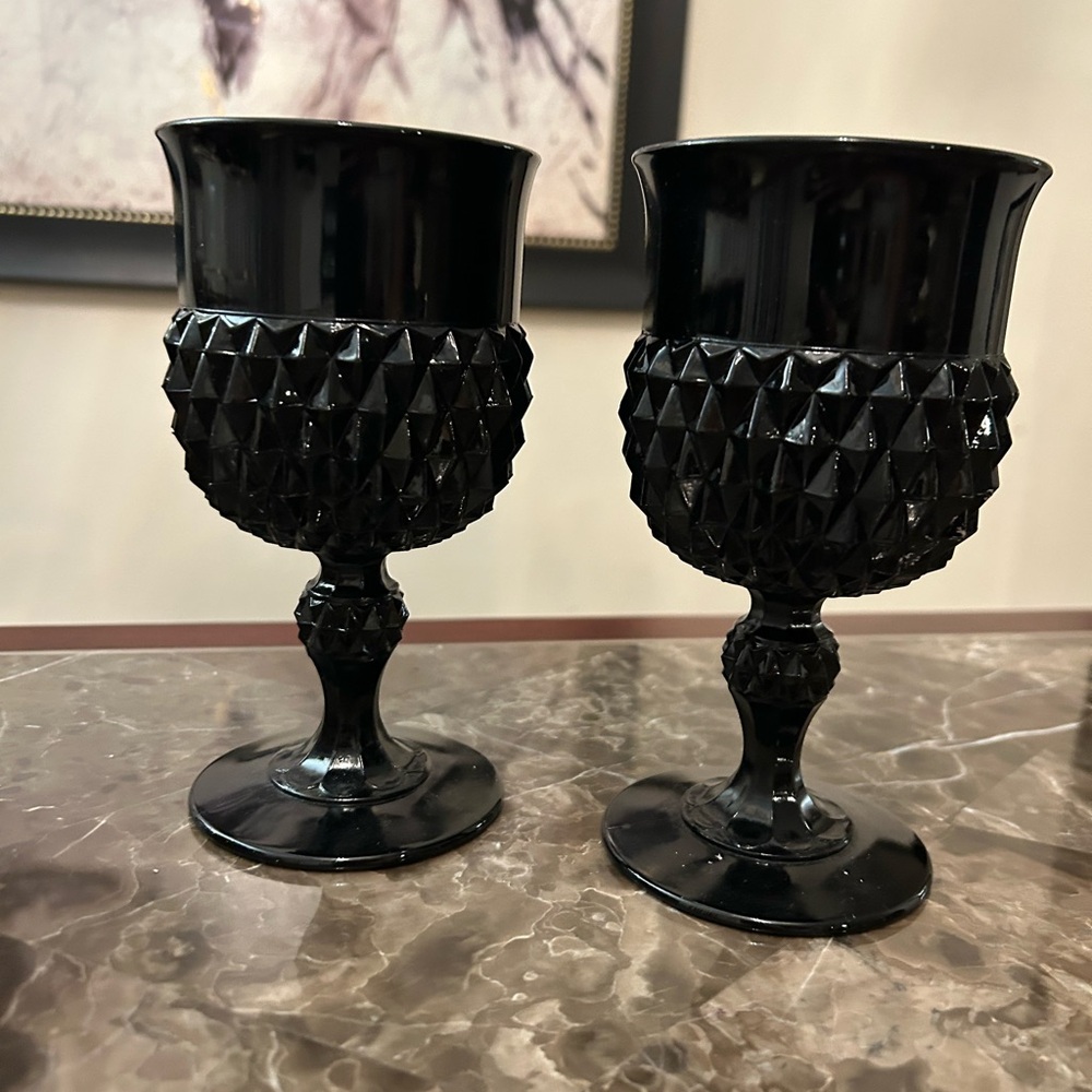 Elegant Black Goblet Set